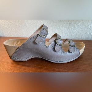 Dansko Women's Tarin - Taupe Burnished Nubuck